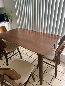 Mid Century Oak Dinning Table *Like New*