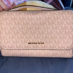 Authentic Michael Kors Crossbody (2)