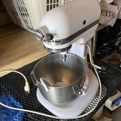 Mixer - Kitchen Aid - Works Great