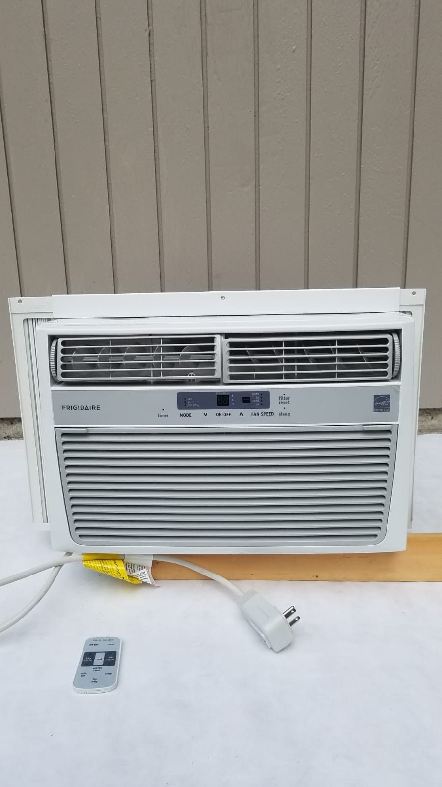 Frigidaire 6000BTU Window Room Air Conditioner FFRE06L3Q1 with Remote Control .