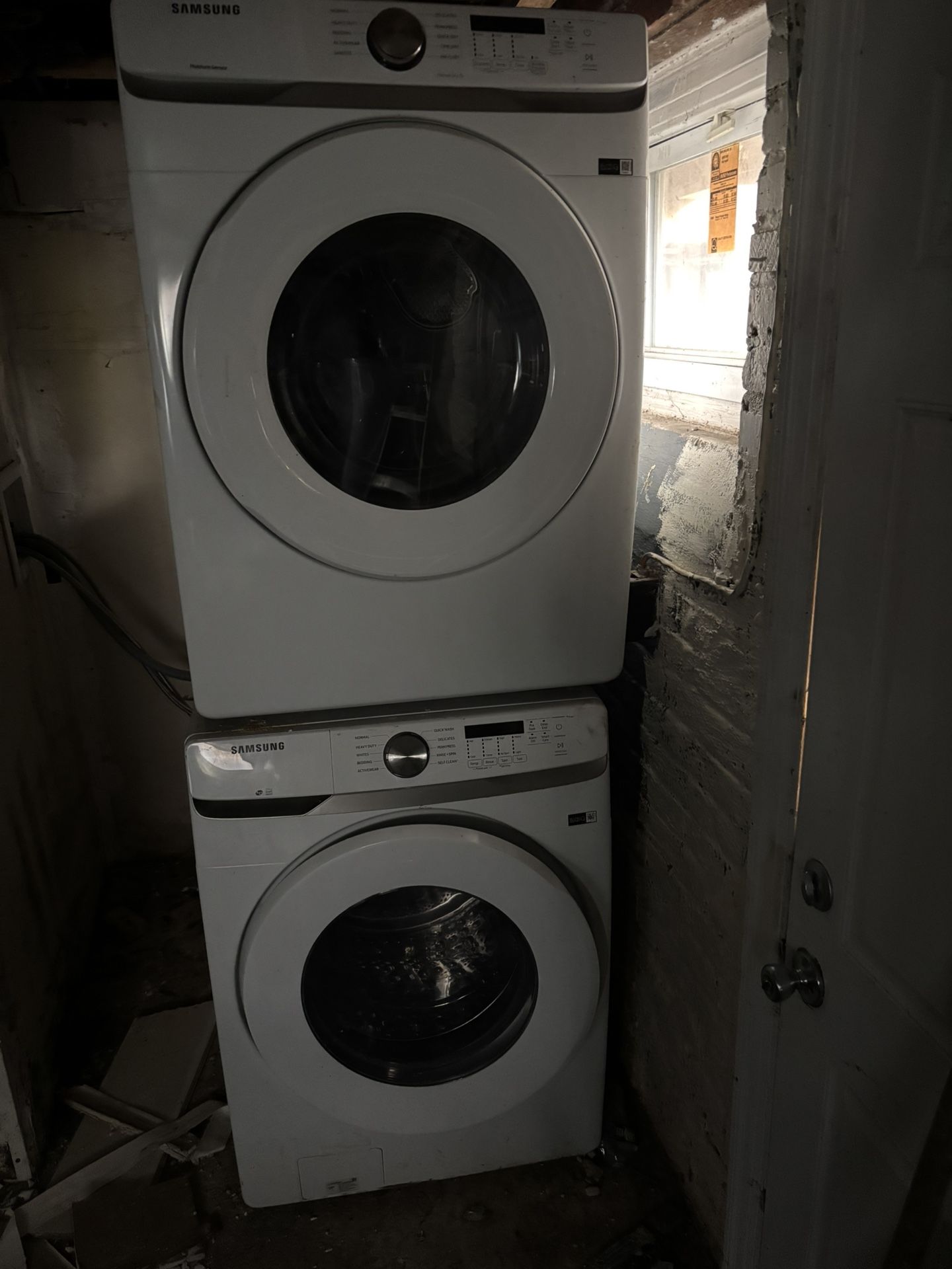 Washer/Dryer, Refrigerator, Lg Gas Stove, HVAC Condenser, Dishwasher, Microwave.