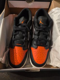 Air Jordan 1 low Size 6.5 youth
