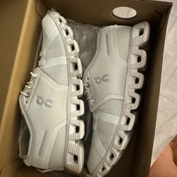 Women Size 8 White On Clouds 