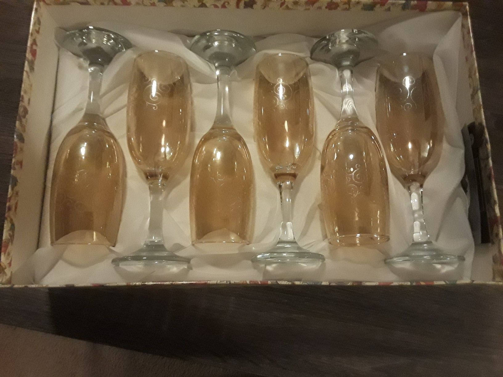 Six piece wine glass set