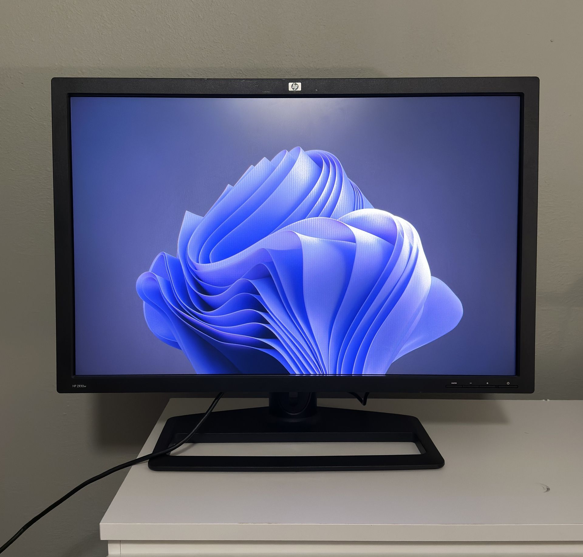 HP ZR30w 30 Inch 1440p 16:10 Monitor