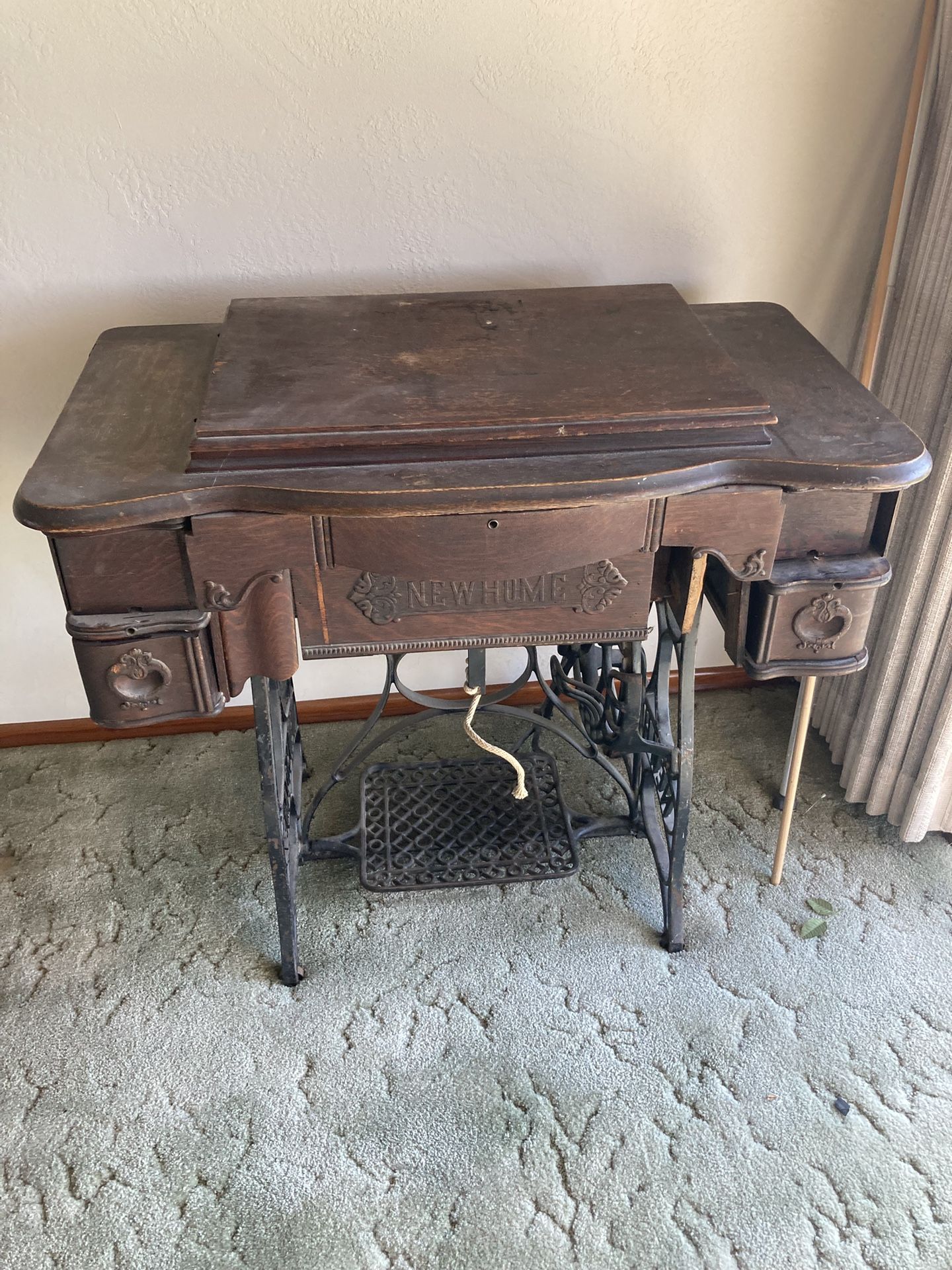 Antique Classic Vintage Sewing Machine And Cabinet