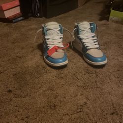 Off  White x Air Jordan 1 retro High OG UNC