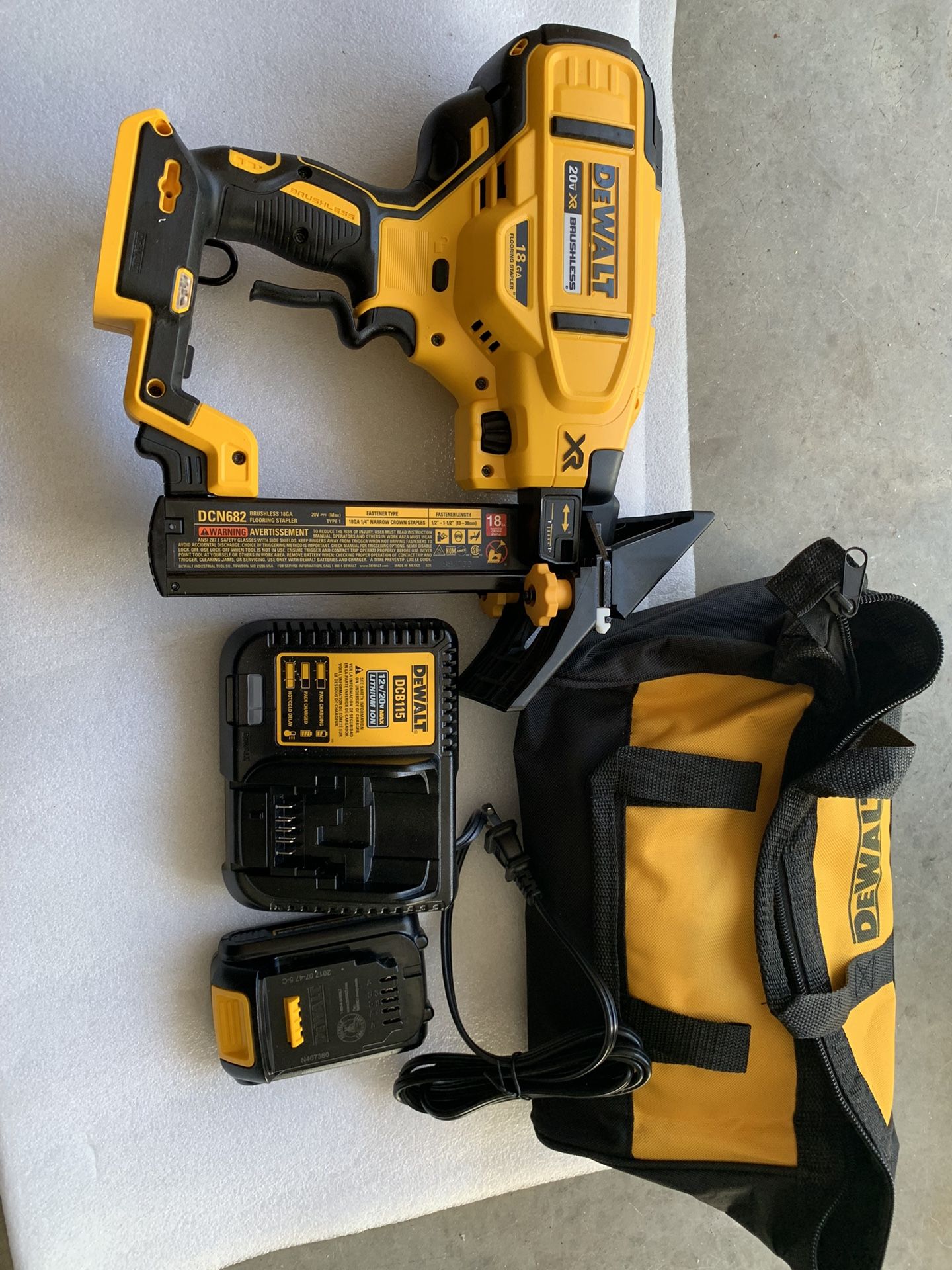 DEWALT DCN682M1 20V MAX 18GA FLOORING STAPLER KIT It brand new and working like charm This super power tools and heavy duty for professional At Ral