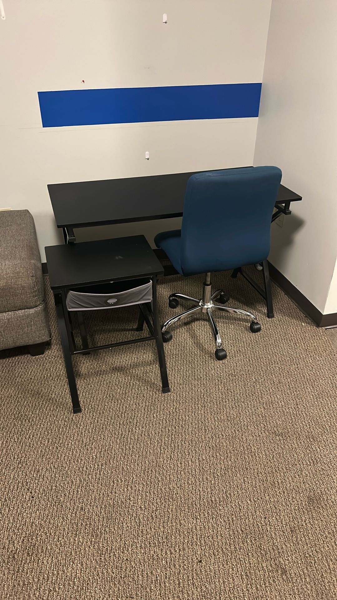 Small Desk With Chair