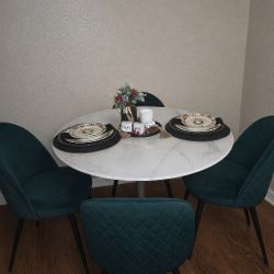 Modern Dinning Table And Chairs 