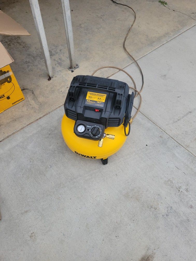 DEWALT COMPRESSOR