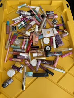 Makeup Maquillaje $1 Each
