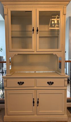 China/Buffet/Bar Cabinet