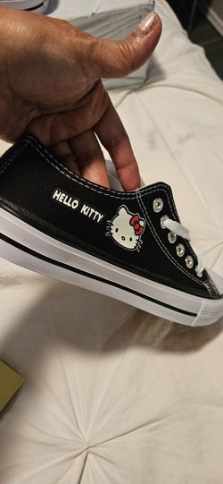 Hello Kitty Snickers Size 41