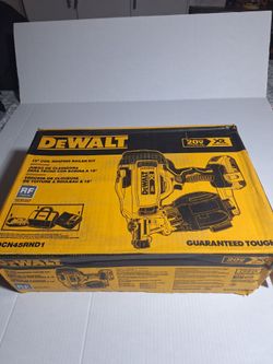 NEW DEWALT 20V MAX XR 15° Roofing Nailer Kit
