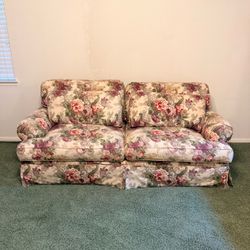 Sofa / couch 89 inches long Floral design PASADENA 77505 Area Pickup LIKE NEW. No smoking no pets