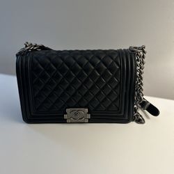 Black handbag, dark metal hardware $40