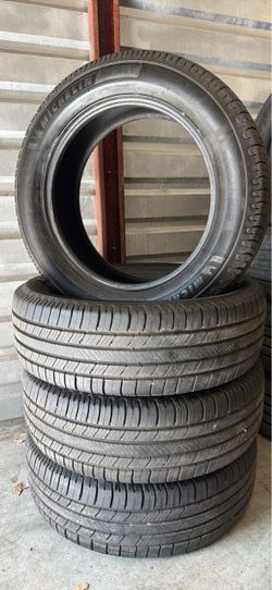 235 60 18 MICHELIN DEFENDER LIKE NEW