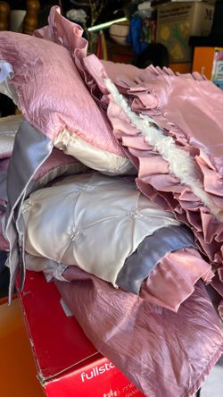 Baby crib, comforter brand new