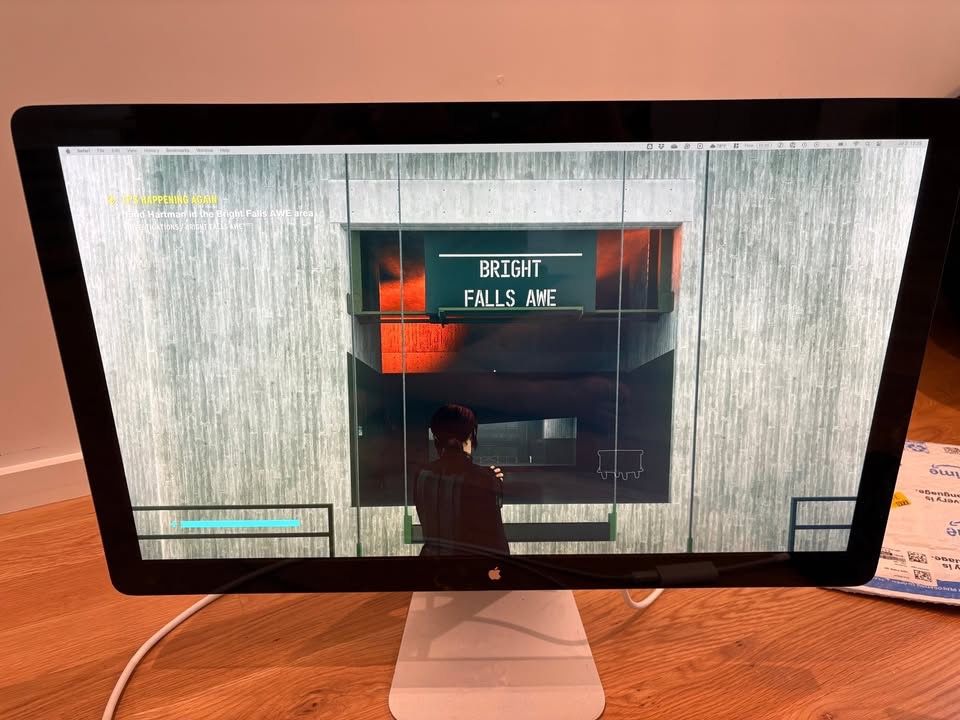 Apple Thunderbolt Display (27'') with new Thunderbolt3 (USB-C) to Thunderbotl 2 Adaptor
