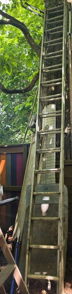 14' Aluminum Extension Ladder – Heavy Duty – Great Condition