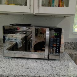 Like New Microwave 