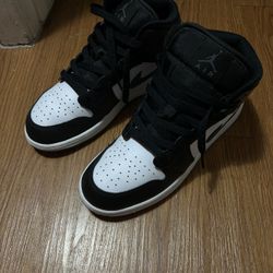 Jordan 1 Mid 