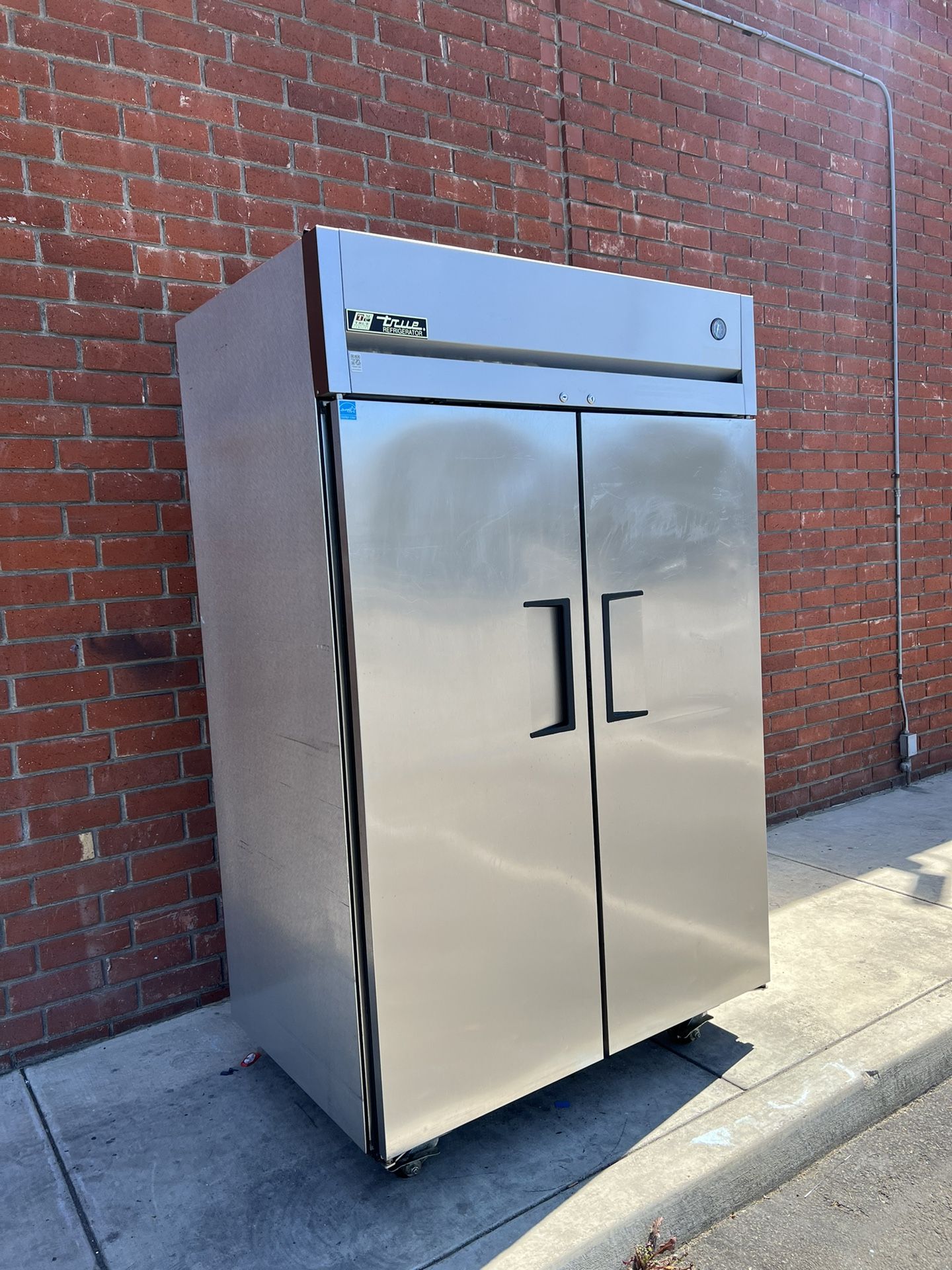 True Commercial Restaurant Refrigerator TG2R2S for Sale in Fullerton