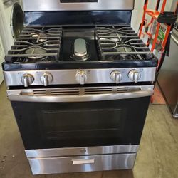 GE Gas Stove W/ 5 Burners 