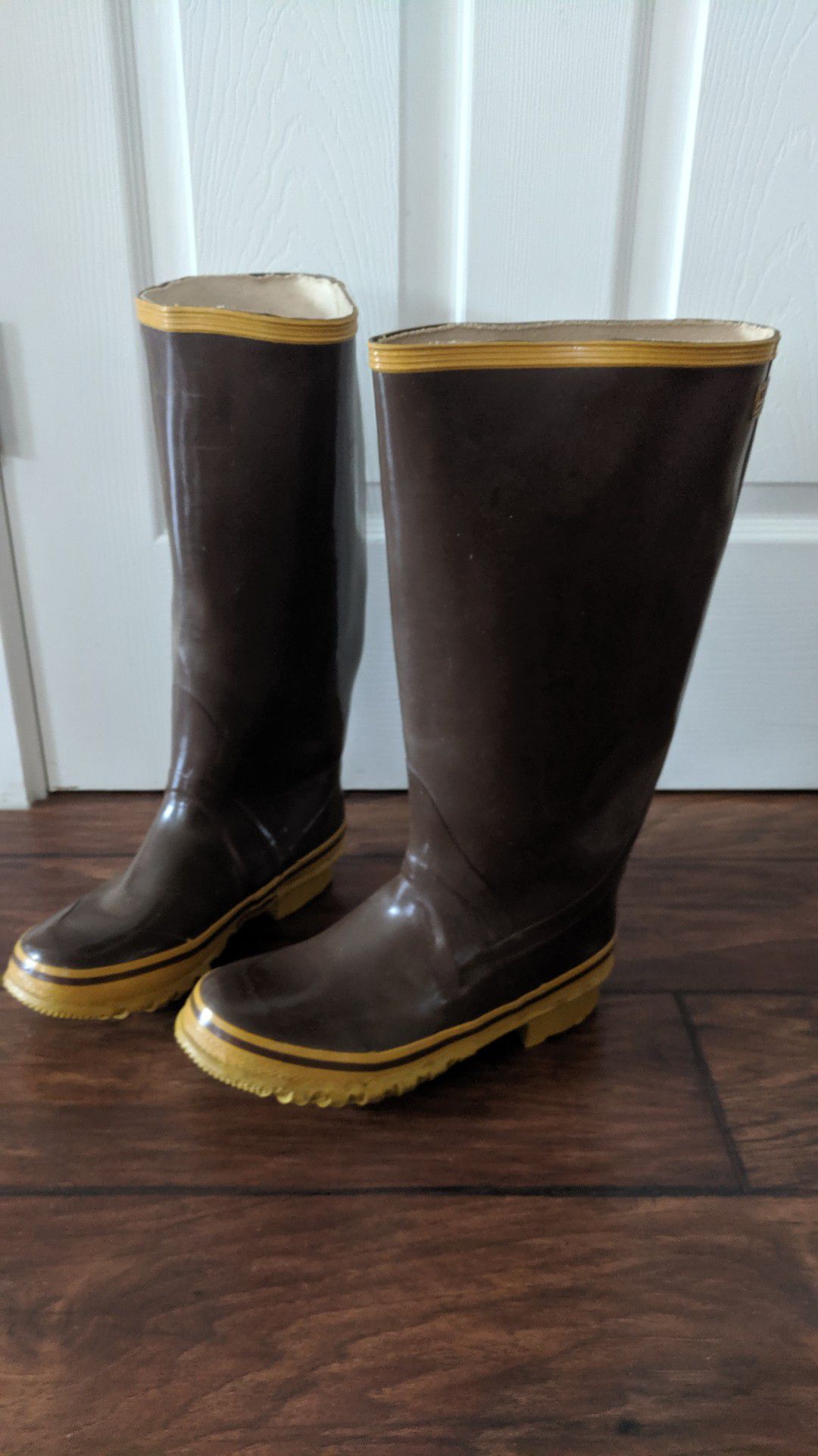 Steel Shank knee high rubber rain boots Unisex industrial by Weather Rite, Sz 9.