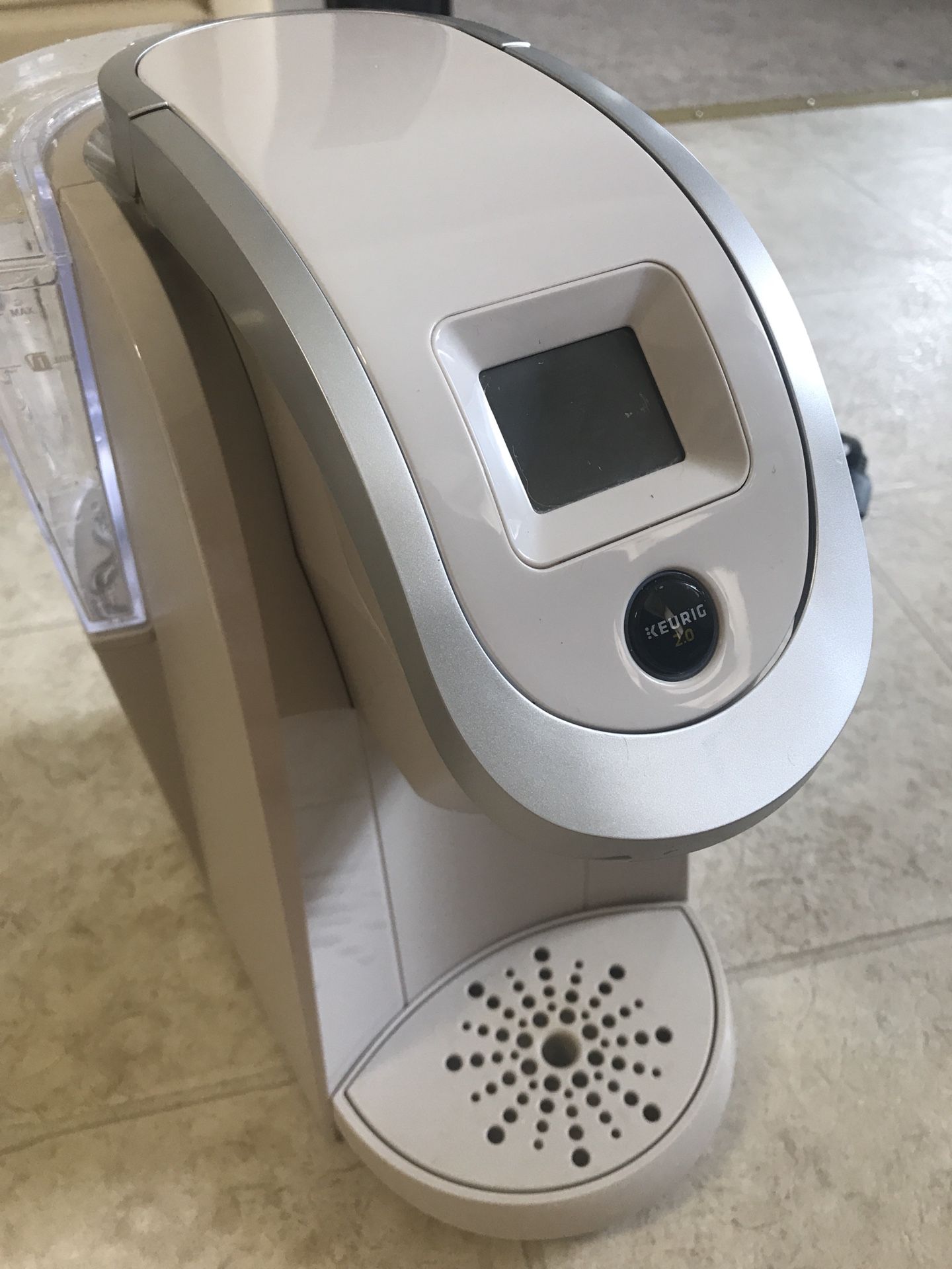 Keurig K200 Coffee Maker Sandy Pearl Color for Sale in Buffalo NY OfferUp