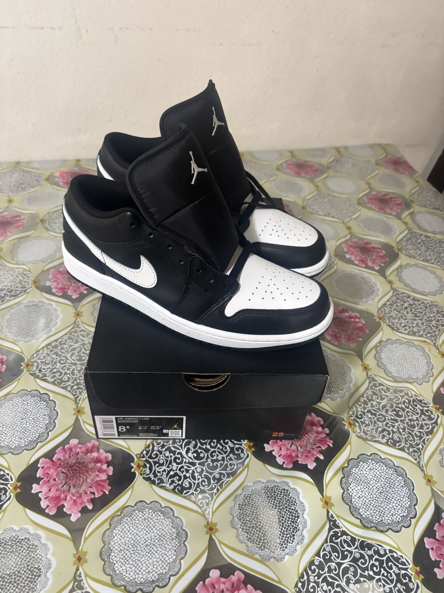 Air Jordan’s 1 “Orcas”