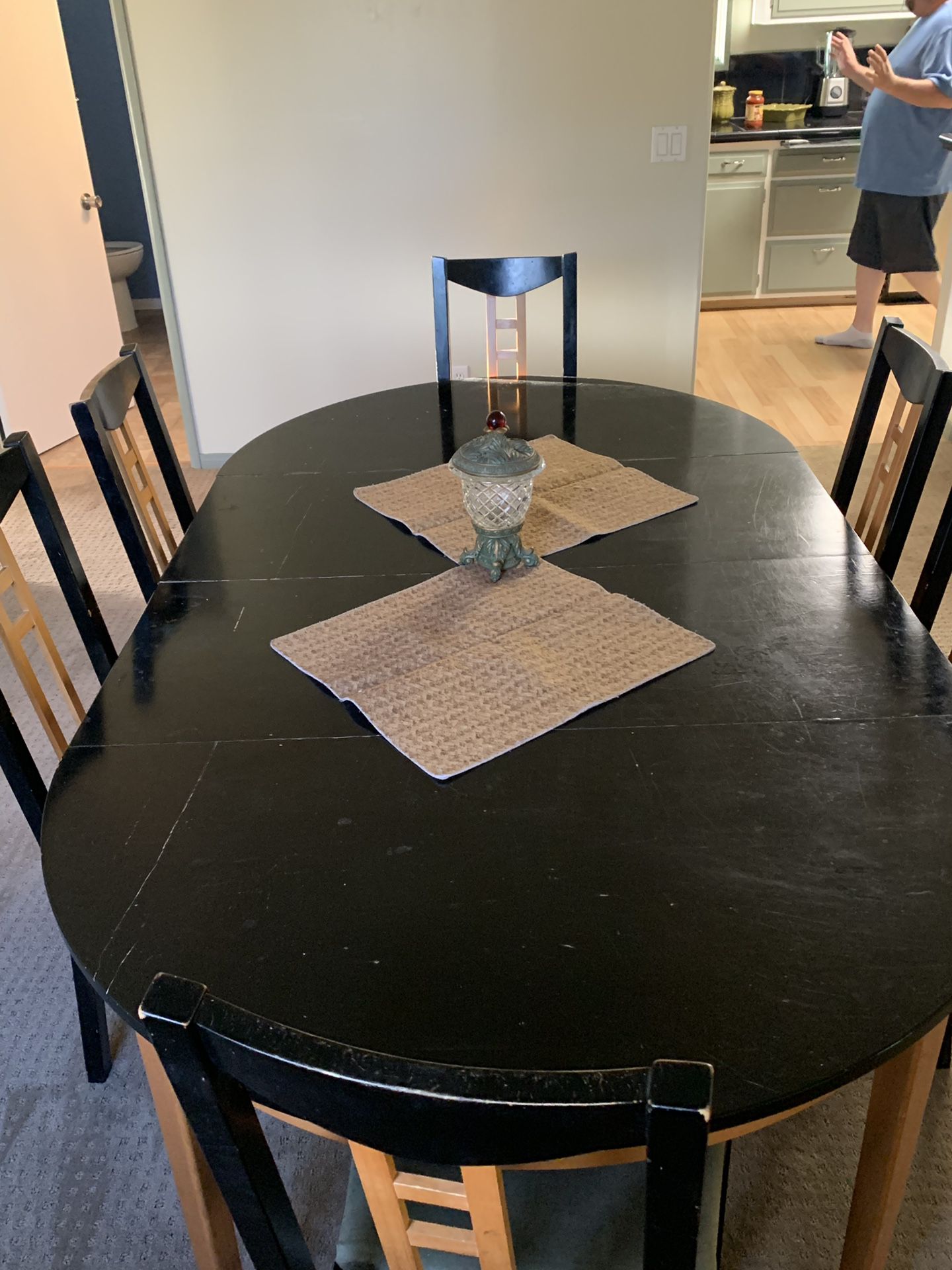 Used dining room table, chairs and accent table