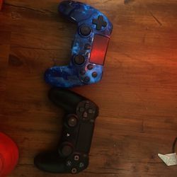 2 Ps4 Controllers