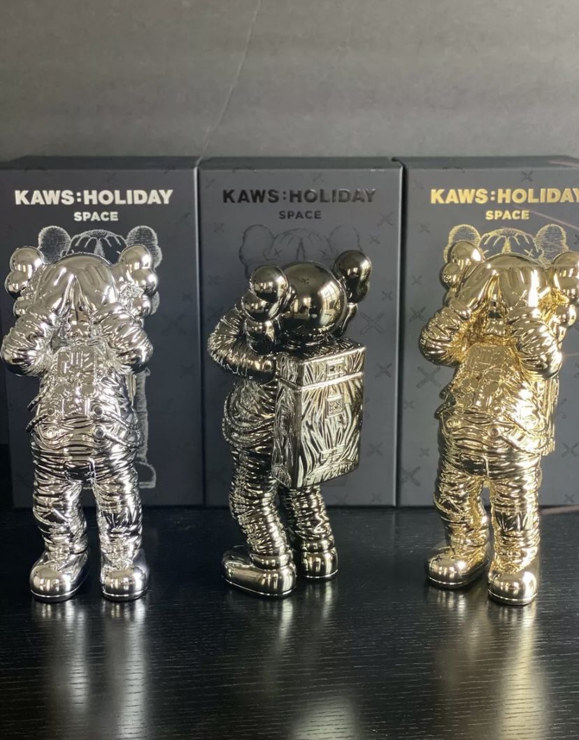 KAWS Holiday Space Figure SILVER 売上特価 インテリア・住まい・小物