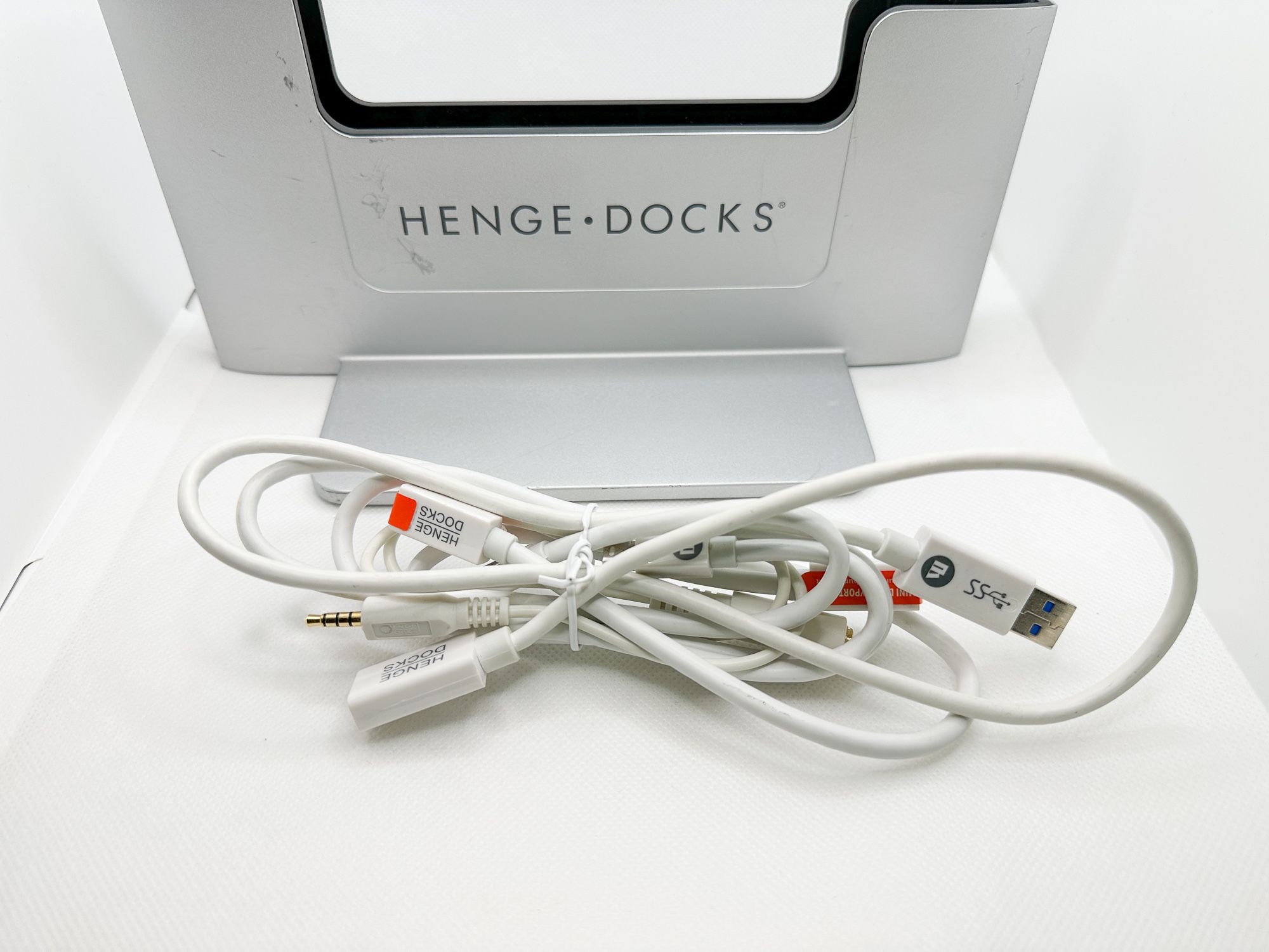Henge Docks Vertical Dock for 15 inch MacBook Pro with Retina Display