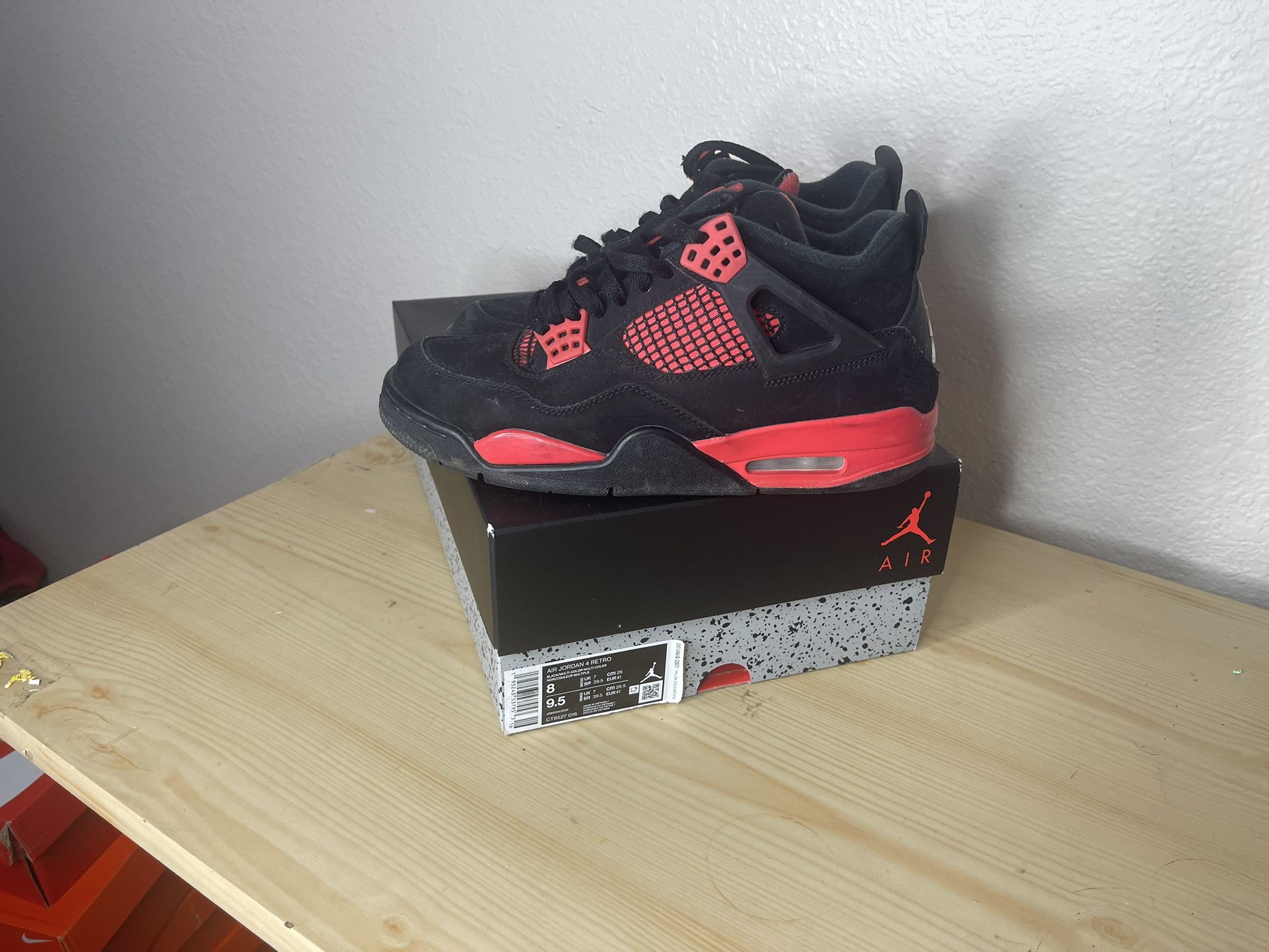 Air Jordan 4 Retro Red Thunder CT8527-016 PRE-OWNED Size 8