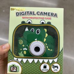 NWT Kids digital camera with protective case