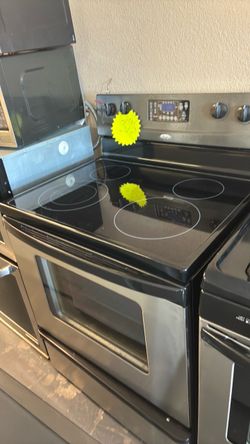 Nice like new Whirlpool electric stove