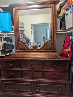 chest of drawers