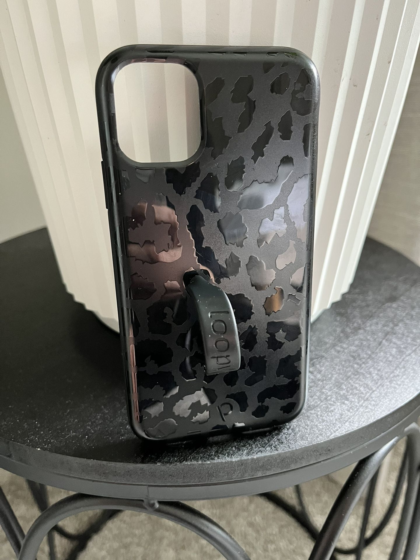 iPhone XR/XS/11 Loopy Case 
