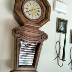 Large Antique Clock Battery Operated Wood Very Heavy Large Smoke Less In Front Works Perfect 150