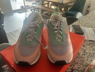 Women’s nike shoes size 7.5