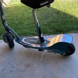 Electric Razor Scooter E 300 S. New batteries.
