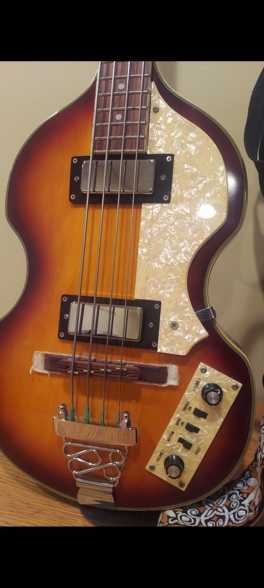 bass guitar