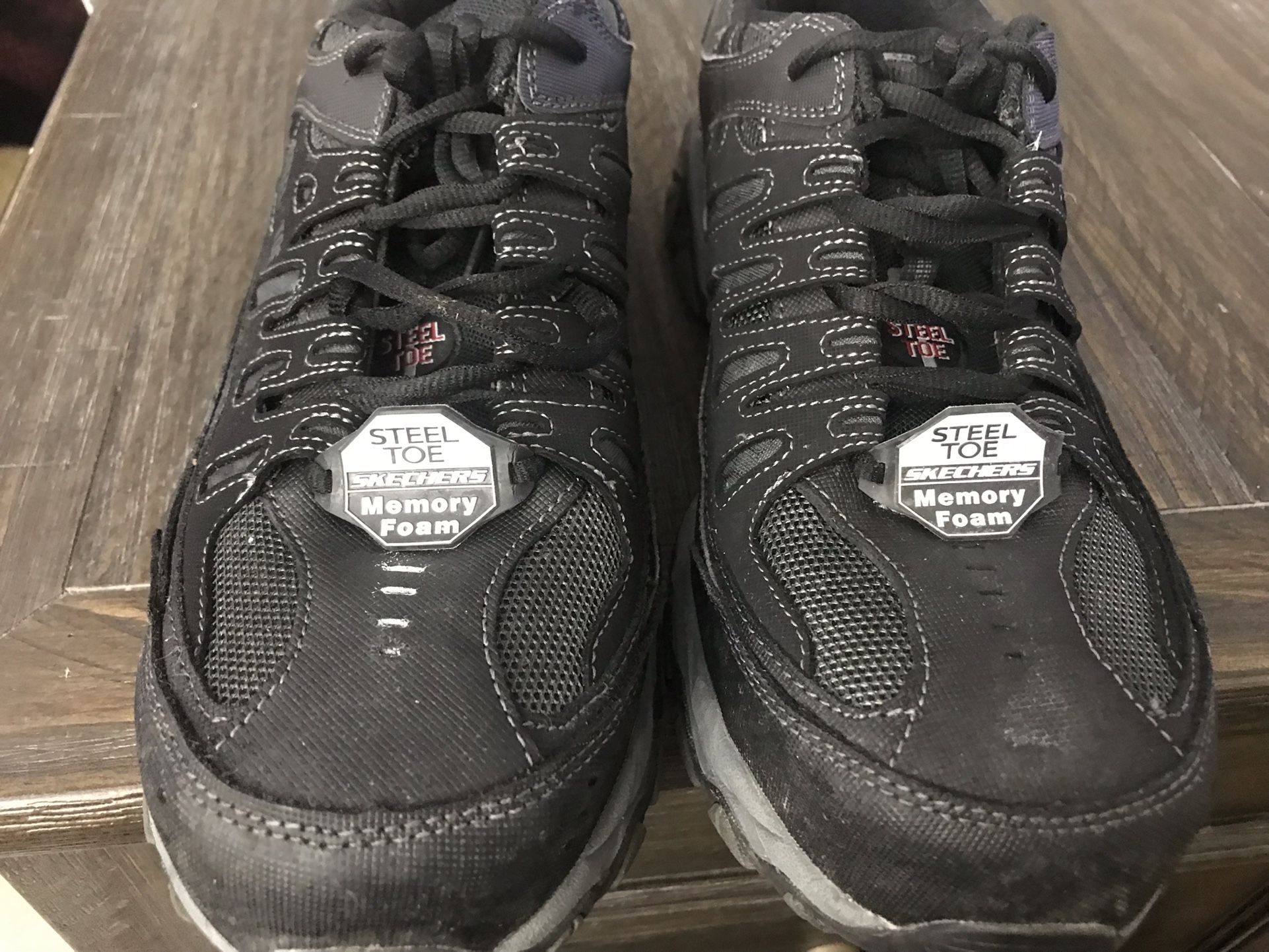 Men’s Size 13 M -  Skechers Memory Foam Steel Toe Work Safety Shoes.
