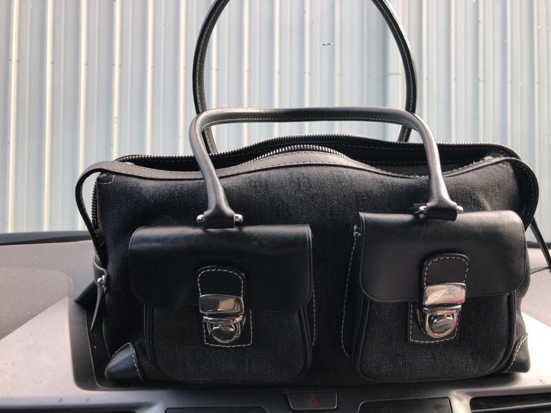 Dooney and bourke black purse