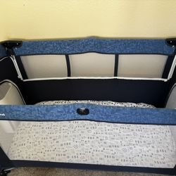 BabyBond Baby Bassinet Bedside Crib, Pack and Play with Sheet, Diaper Changing Table and Music Mobile from Newborn to Toddles, Portable Large Playard