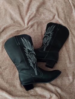 Womans NEW black cowboy boots