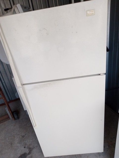 Fridge(3) Electric Stoves (4) Gas Stove(1] Dishwashers (3)
